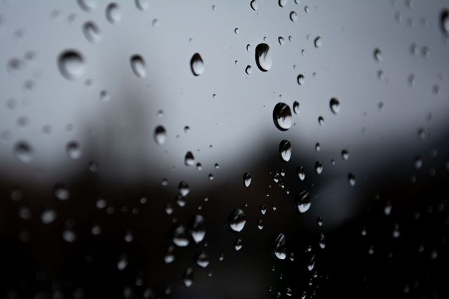 Krople na szkle